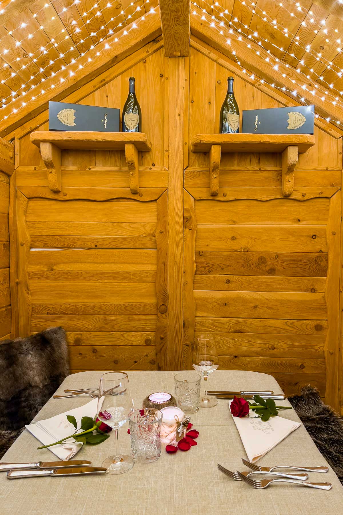 This image has an empty alt attribute; its file name is Dinner-in-the-small-chalet-at-Chalet-Al-Foss-1.jpg